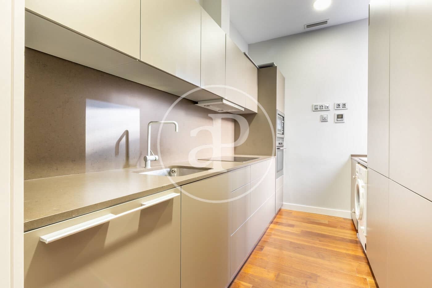 Appartement de 2 chambres à louer à Valence ville - 2 700 € (Ref: 9349644)