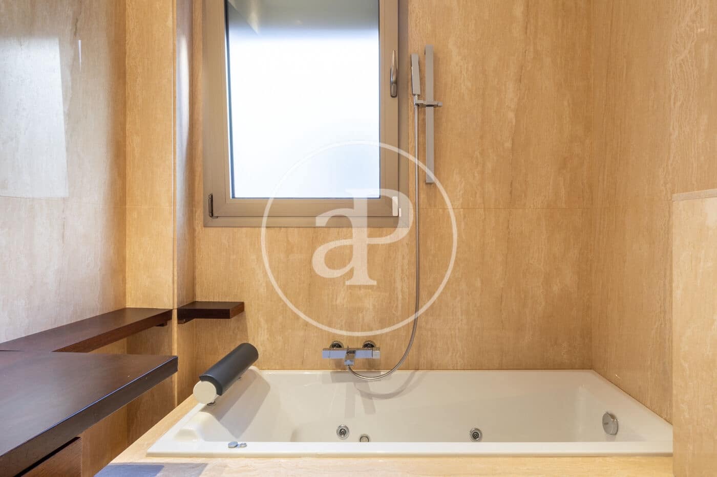 Appartement de 2 chambres à louer à Valence ville - 2 700 € (Ref: 9349644)