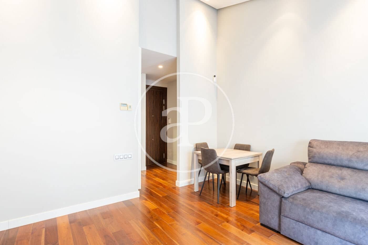 Appartement de 2 chambres à louer à Valence ville - 2 700 € (Ref: 9349644)