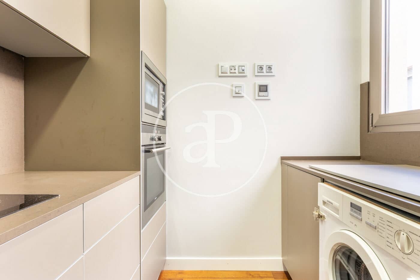 Appartement de 2 chambres à louer à Valence ville - 2 700 € (Ref: 9349644)