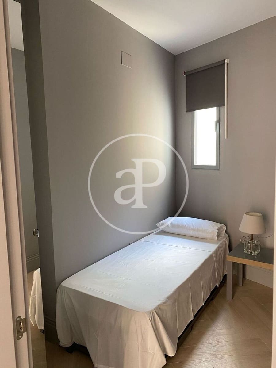 2 sypialnia Apartament do wynajęcia w Miasto Walencja - 1 950 € (Ref: 9359673)