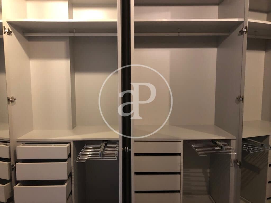 2 sypialnia Apartament do wynajęcia w Miasto Walencja - 1 950 € (Ref: 9359673)