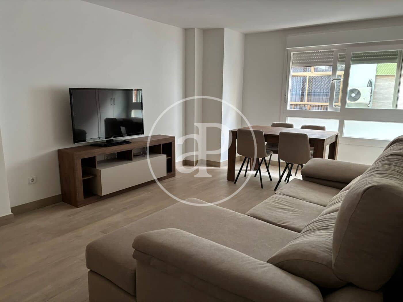 4 sypialnia Apartament do wynajęcia w Moncada - 1 300 € (Ref: 9362684)