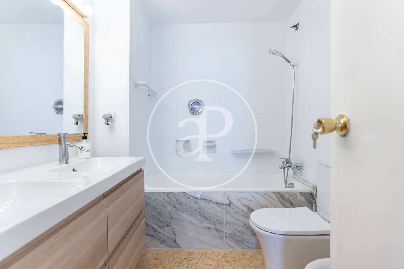 4 makuuhuone Huoneisto vuokrattavana paikassa Valencia kaupunki - 2 500 € (Ref: 9362691)