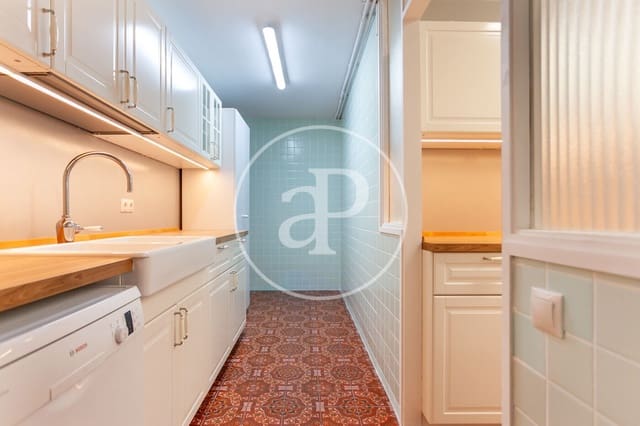 4 bedroom Apartment for rent in Sant Francesc, Valencia city - € 2,500 (Ref: 9362691)