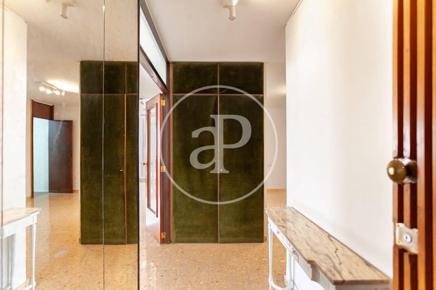 4 makuuhuone Huoneisto vuokrattavana paikassa Valencia kaupunki - 2 500 € (Ref: 9362691)