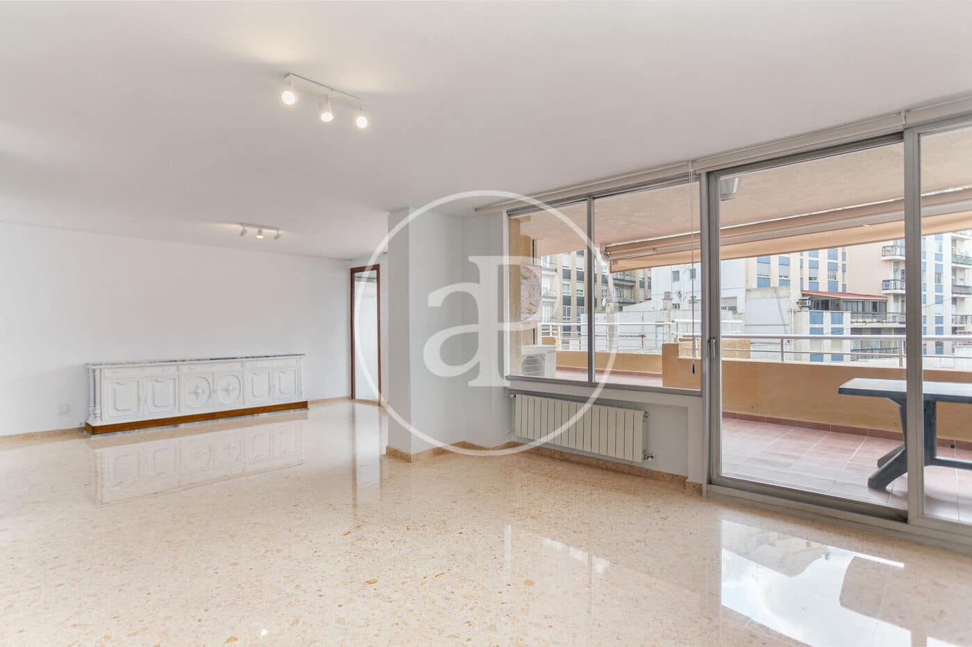 4 makuuhuone Huoneisto vuokrattavana paikassa Valencia kaupunki - 2 500 € (Ref: 9362691)