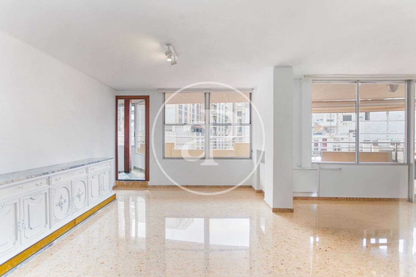 4 makuuhuone Huoneisto vuokrattavana paikassa Valencia kaupunki - 2 500 € (Ref: 9362691)