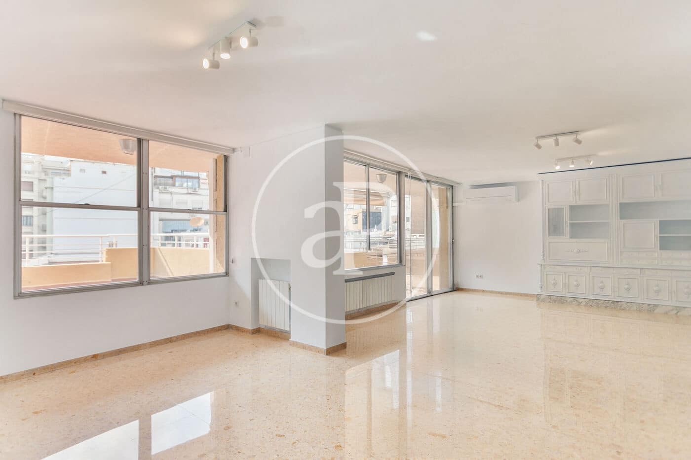 4 makuuhuone Huoneisto vuokrattavana paikassa Valencia kaupunki - 2 500 € (Ref: 9362691)