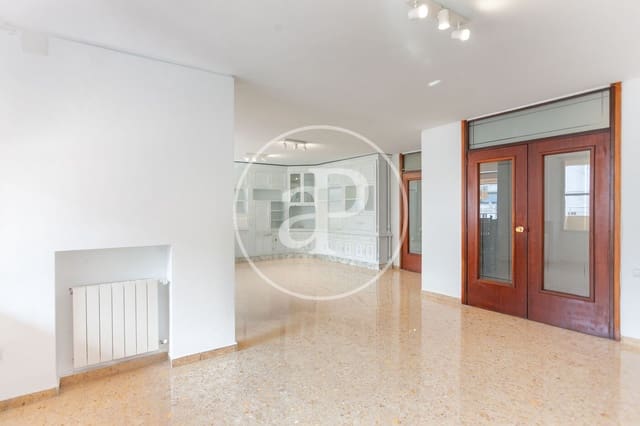 4 bedroom Apartment for rent in Sant Francesc, Valencia city - € 2,500 (Ref: 9362691)