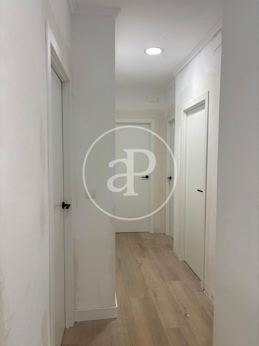 4 bedroom Apartment for rent in Valencia city - € 1,500 (Ref: 9367635)