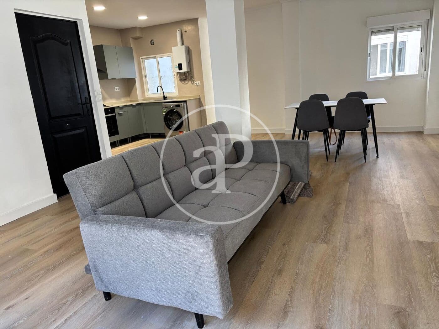 4 bedroom Apartment for rent in Valencia city - € 1,500 (Ref: 9367635)