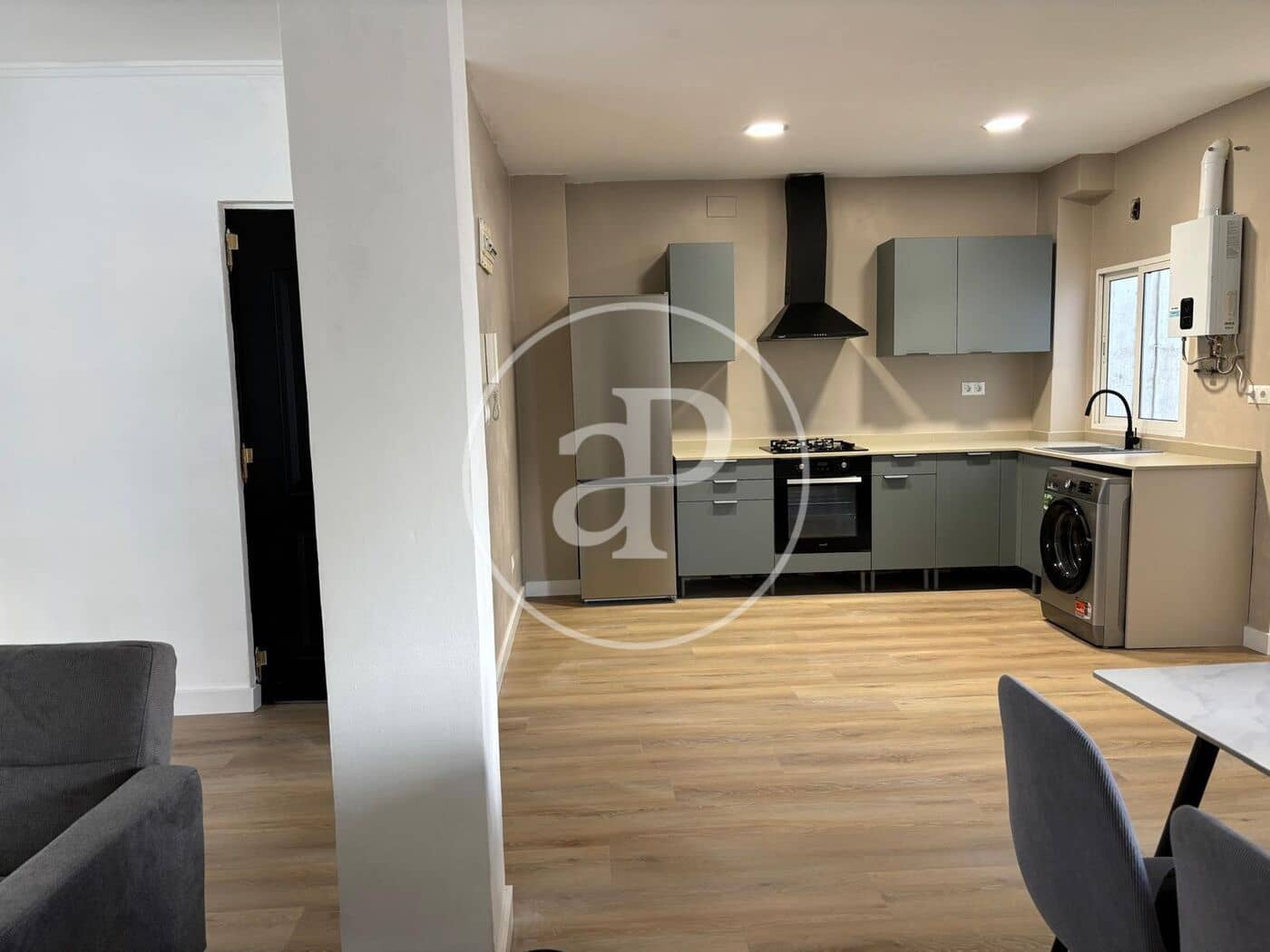 4 bedroom Apartment for rent in Valencia city - € 1,500 (Ref: 9367635)