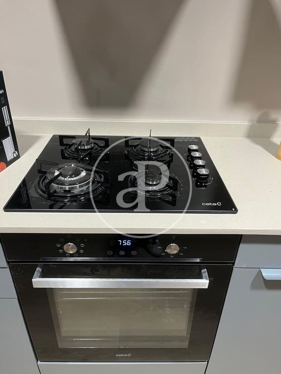 4 bedroom Apartment for rent in Valencia city - € 1,550 (Ref: 9367635)