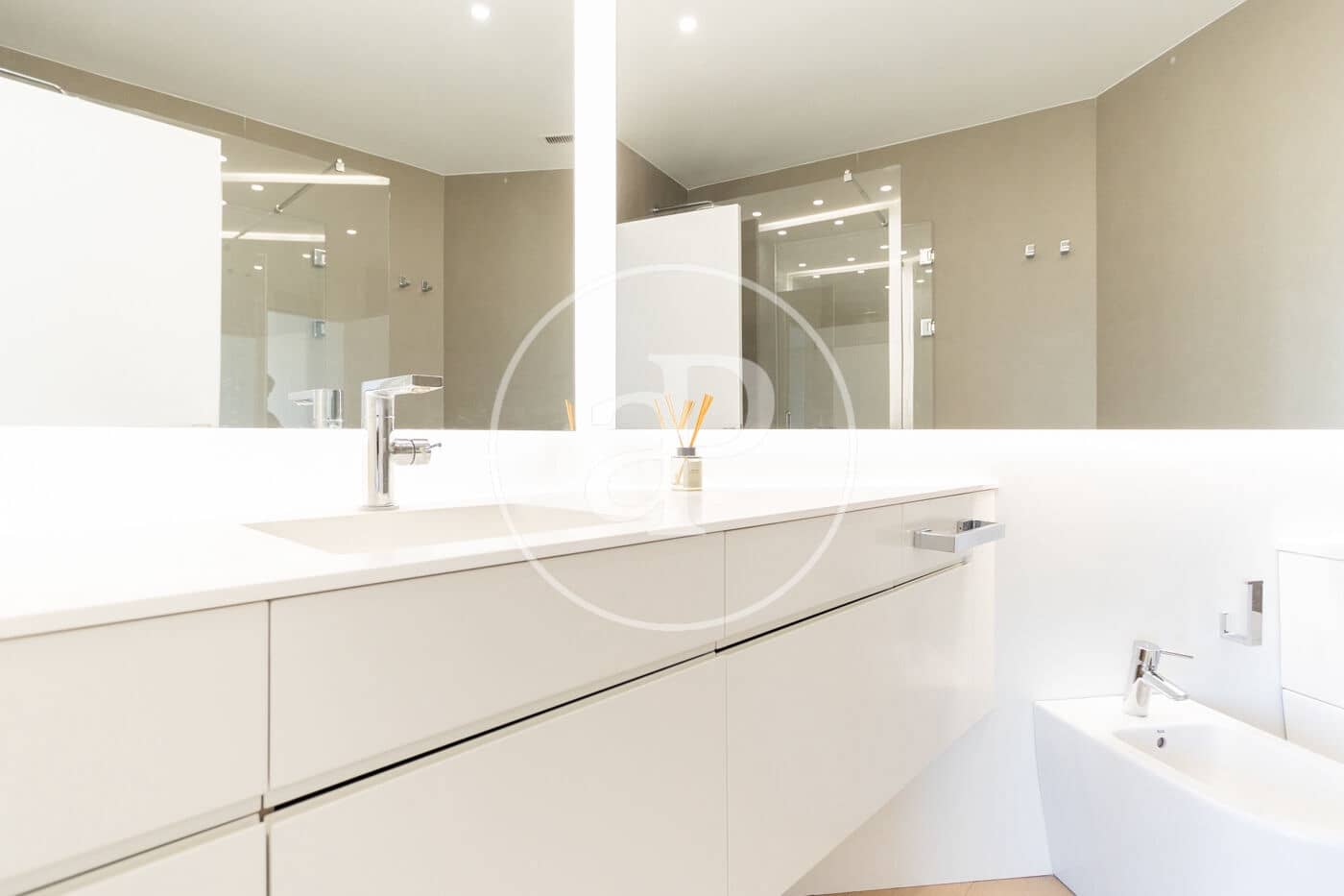 2 sypialnia Apartament do wynajęcia w Miasto Walencja - 2 500 € (Ref: 9367637)