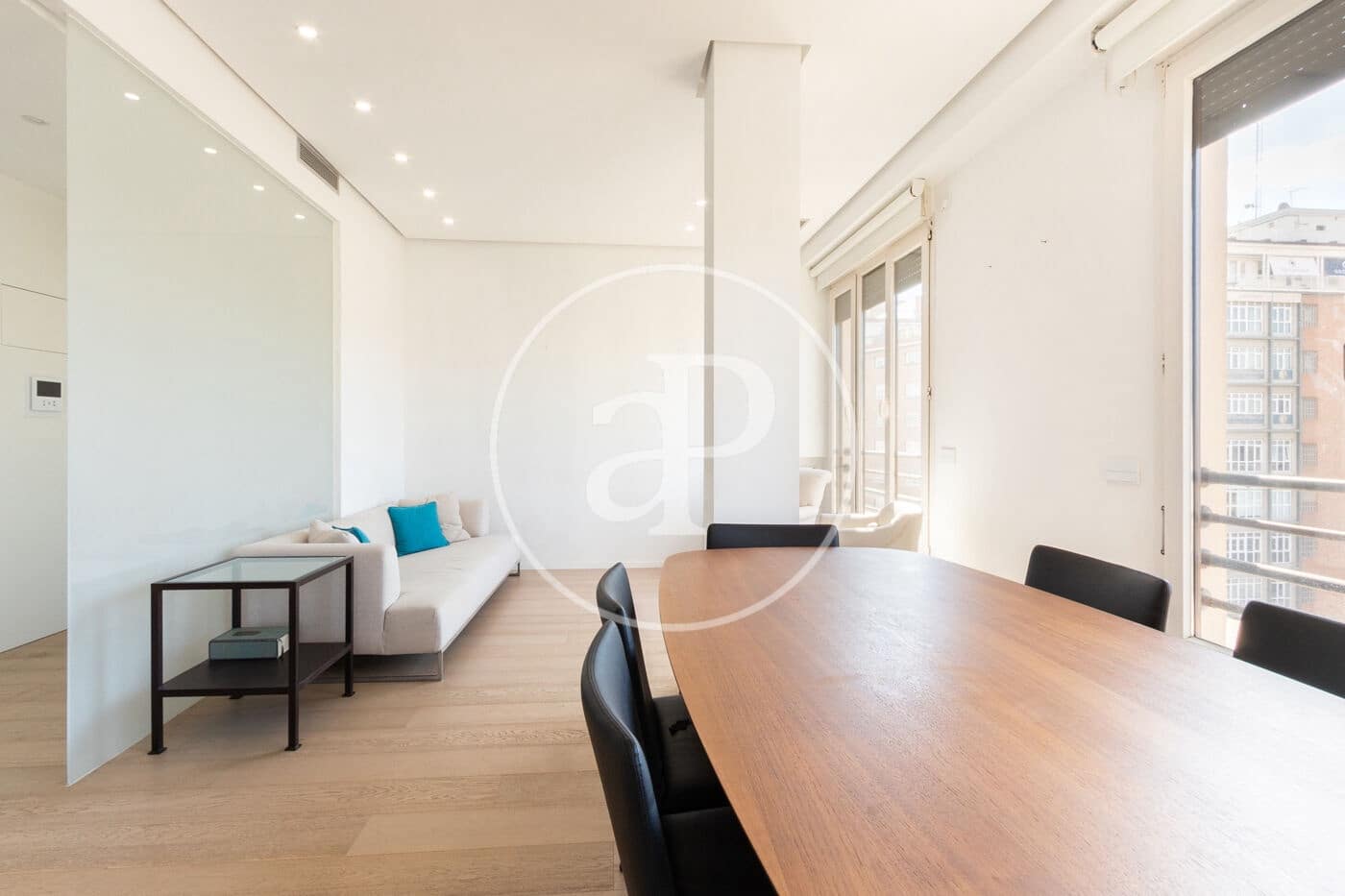 2 sypialnia Apartament do wynajęcia w Miasto Walencja - 2 500 € (Ref: 9367637)