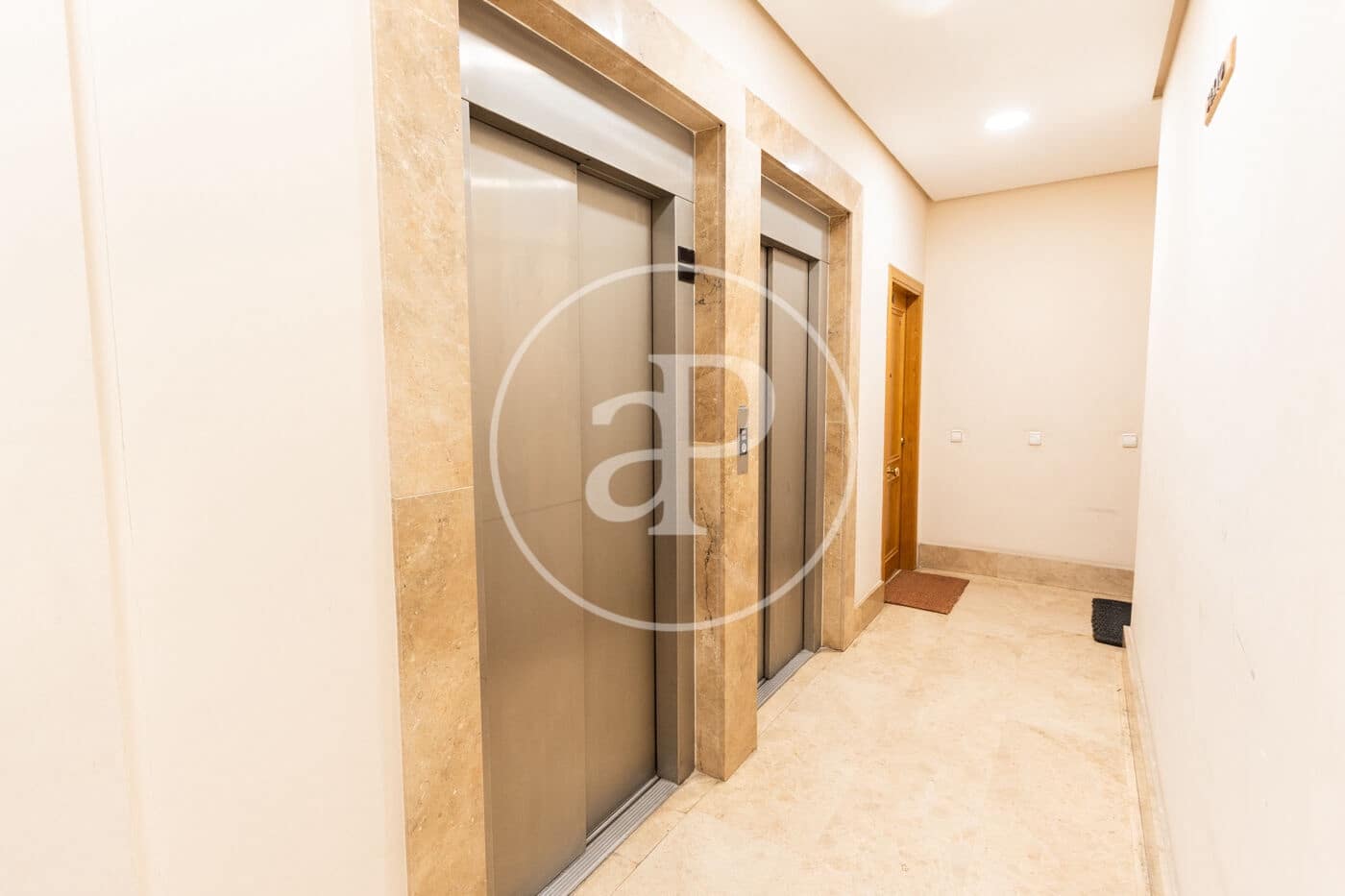 2 sypialnia Apartament do wynajęcia w Miasto Walencja - 2 500 € (Ref: 9367637)