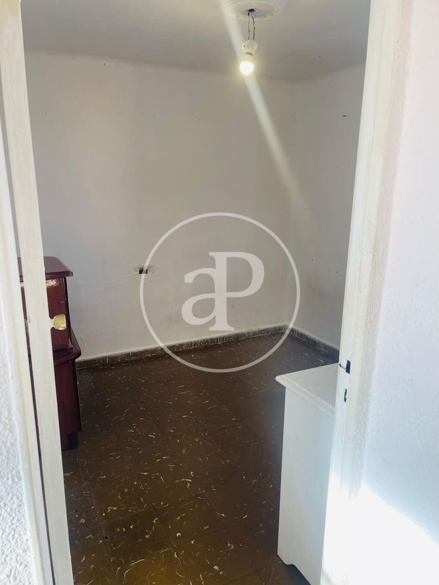 3 slaapkamer Appartement te koop in Valencia stad - € 125.000 (Ref: 9375399)