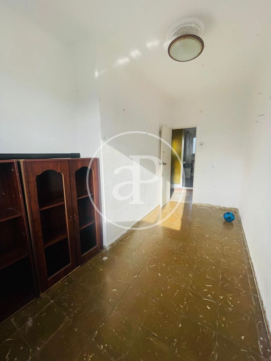 3 slaapkamer Appartement te koop in Valencia stad - € 125.000 (Ref: 9375399)