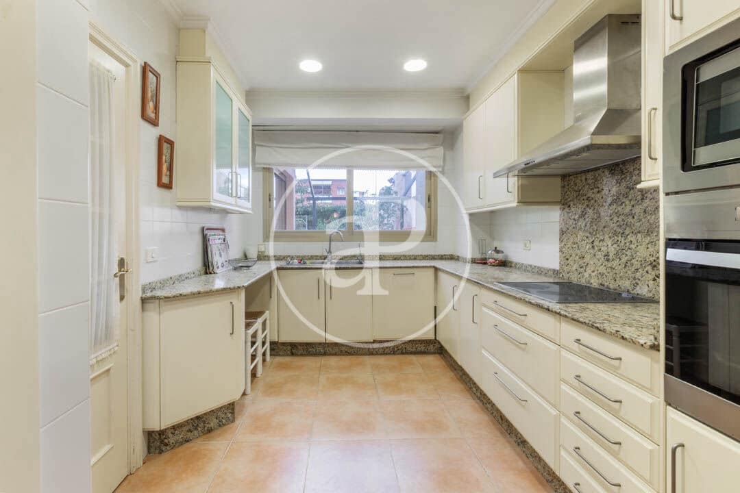 4 sypialnia Willa na sprzedaż w Godella - 650 000 € (Ref: 9375401)