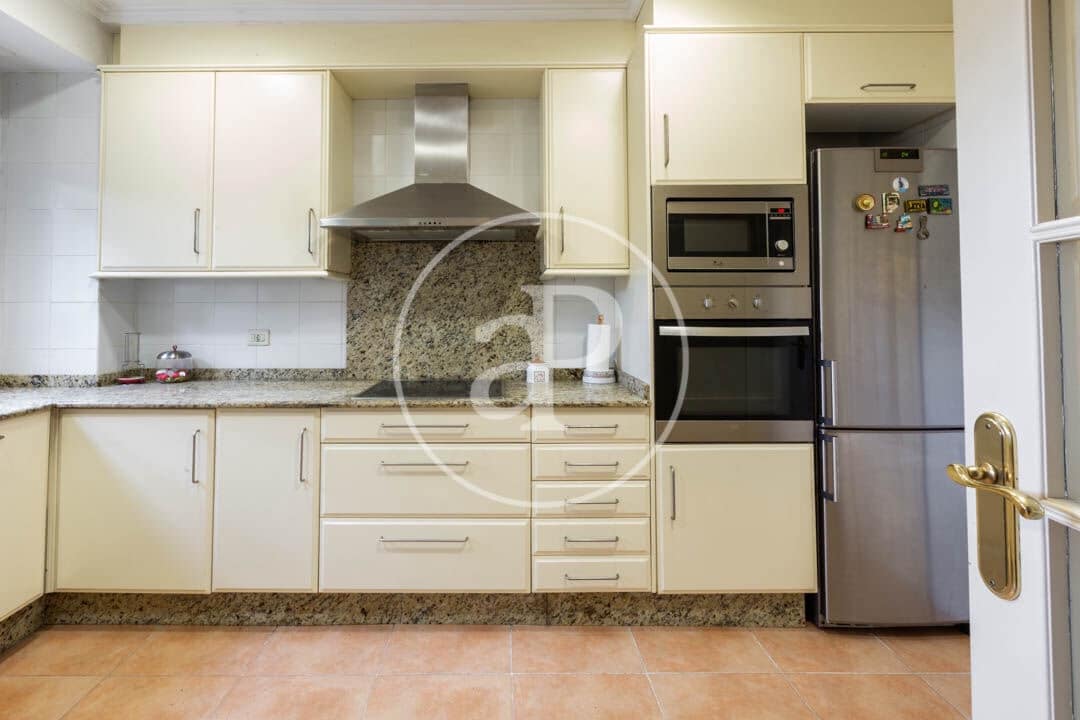 4 sypialnia Willa na sprzedaż w Godella - 650 000 € (Ref: 9375401)