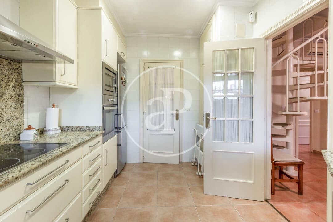 4 sypialnia Willa na sprzedaż w Godella - 650 000 € (Ref: 9375401)