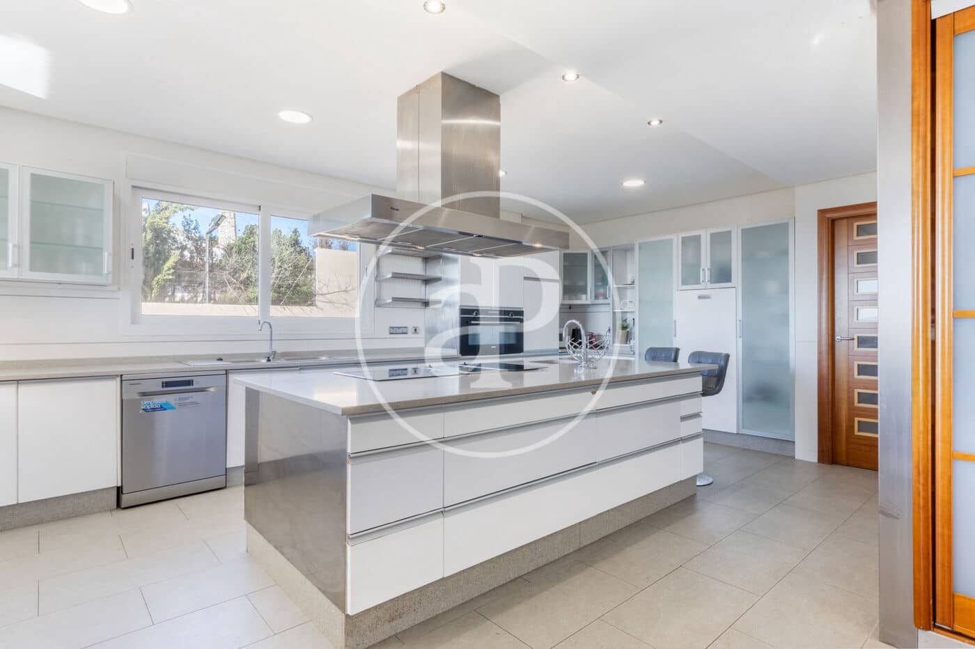 10 soverom Villa til salgs i Calicanto med svømmebasseng - € 1 980 000 (Ref: 9379114)