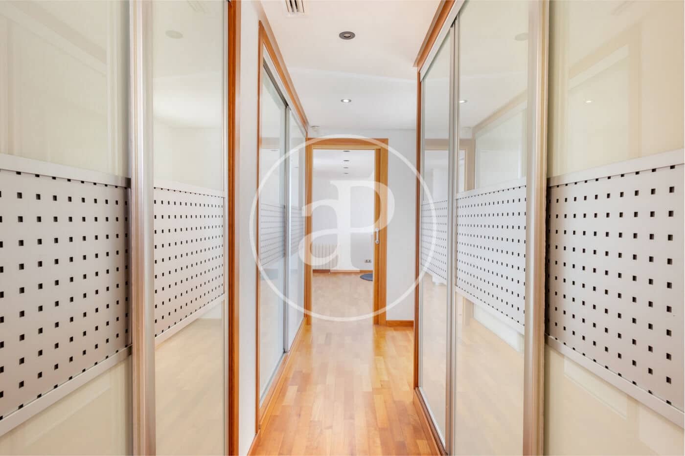 10 soverom Villa til salgs i Calicanto med svømmebasseng - € 1 980 000 (Ref: 9379114)