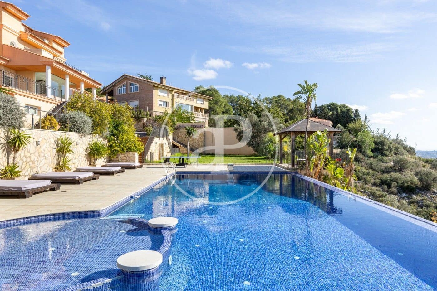 10 soverom Villa til salgs i Calicanto med svømmebasseng - € 1 980 000 (Ref: 9379114)