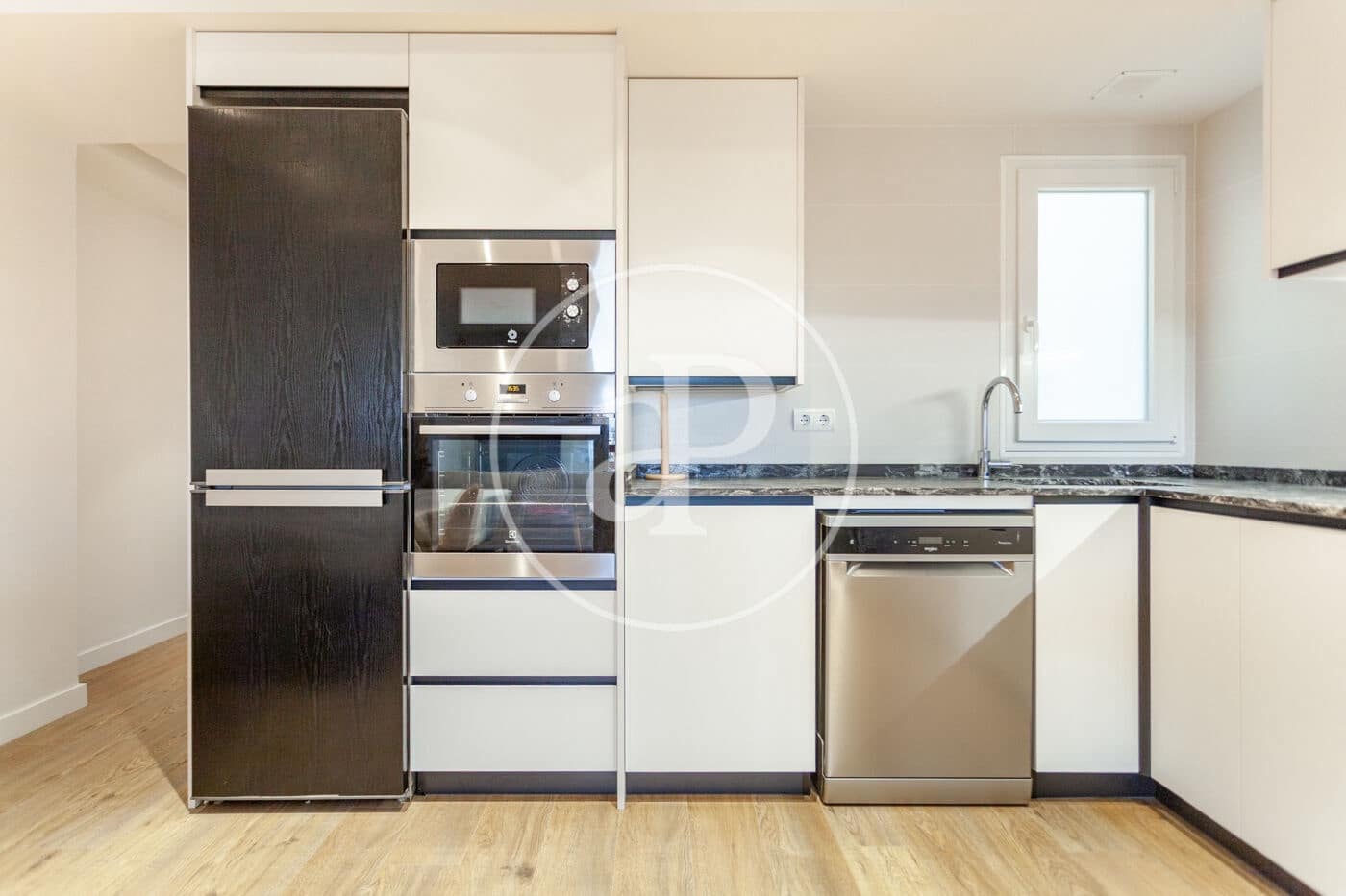 3 sovrum Lägenhet att hyra i Valencia stad - 1 900 € (Ref: 9379116)