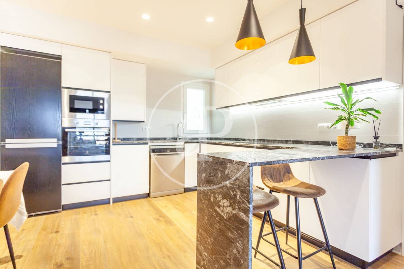 3 sovrum Lägenhet att hyra i Valencia stad - 1 900 € (Ref: 9379116)