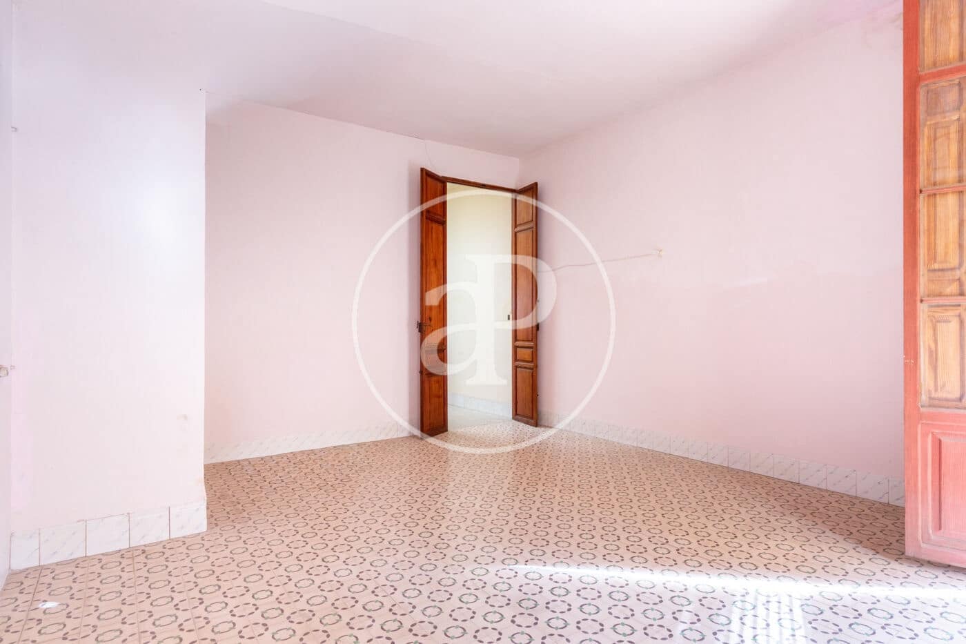 8 bedroom Villa for sale in Burriana / Borriana - € 210,000 (Ref: 9379117)