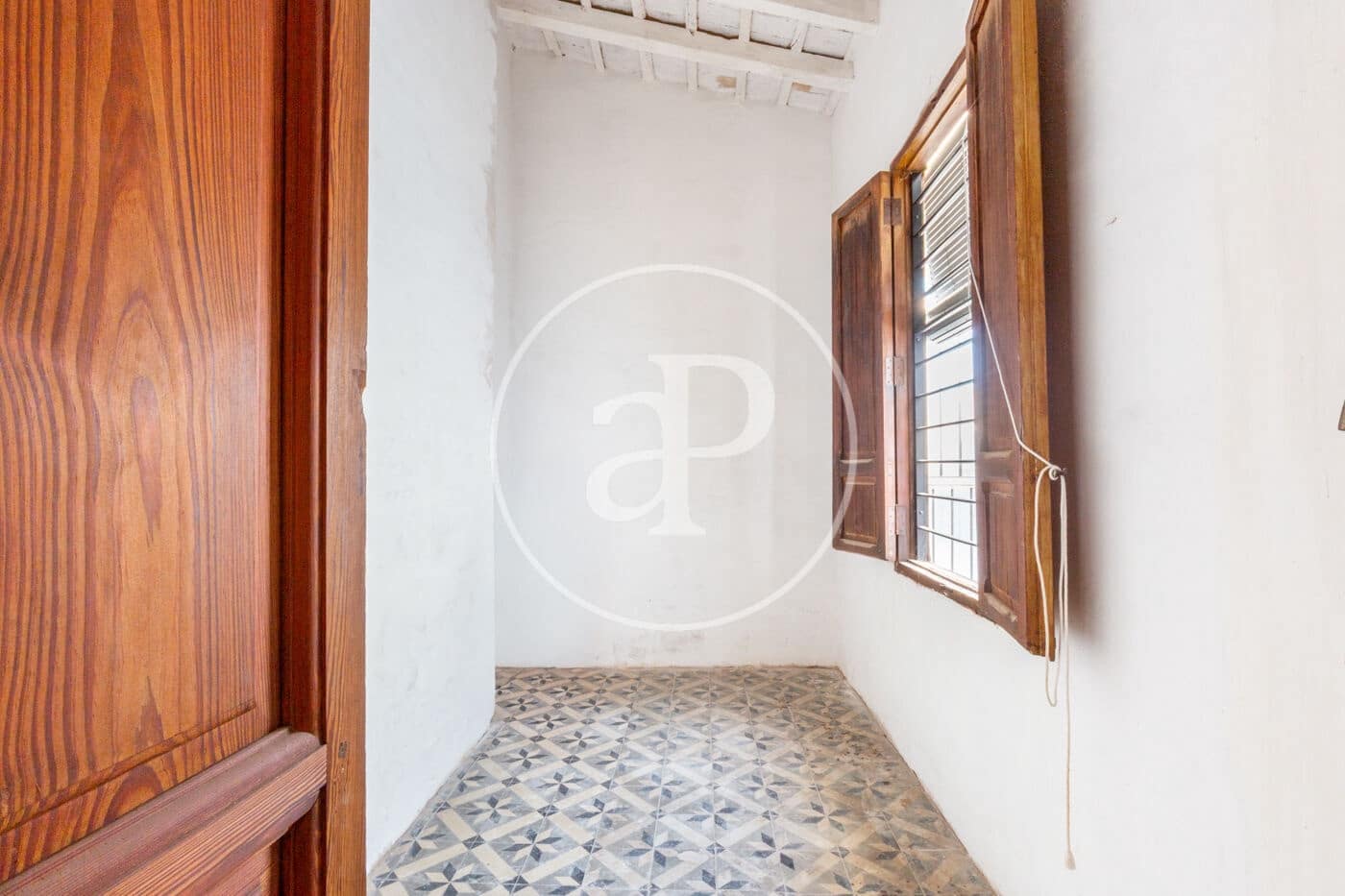 8 bedroom Villa for sale in Burriana / Borriana - € 210,000 (Ref: 9379117)