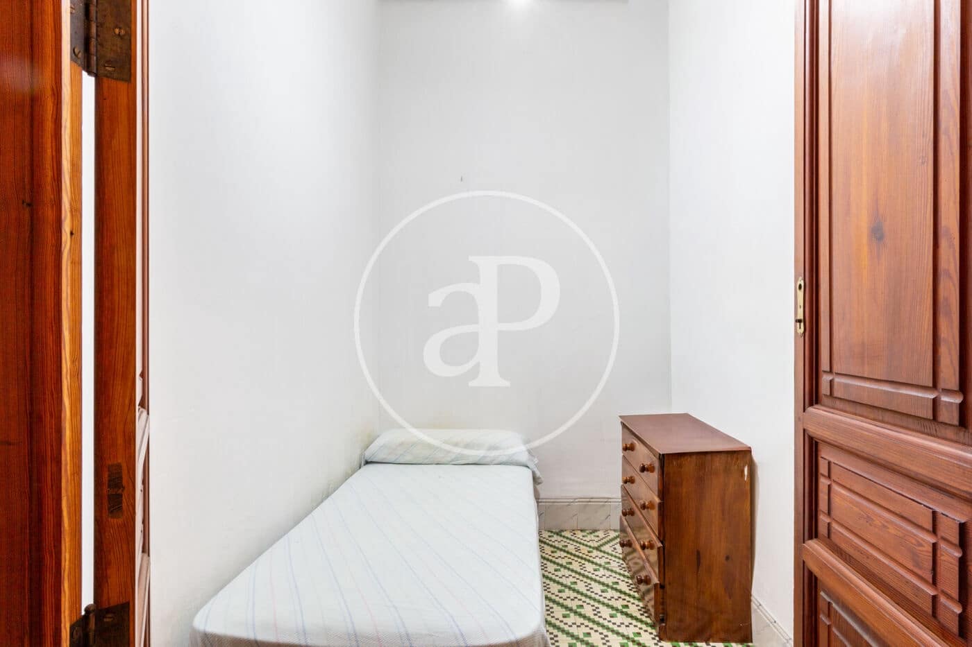 8 bedroom Villa for sale in Burriana / Borriana - € 210,000 (Ref: 9379117)