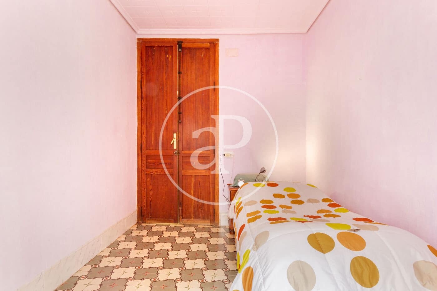 8 bedroom Villa for sale in Burriana / Borriana - € 210,000 (Ref: 9379117)