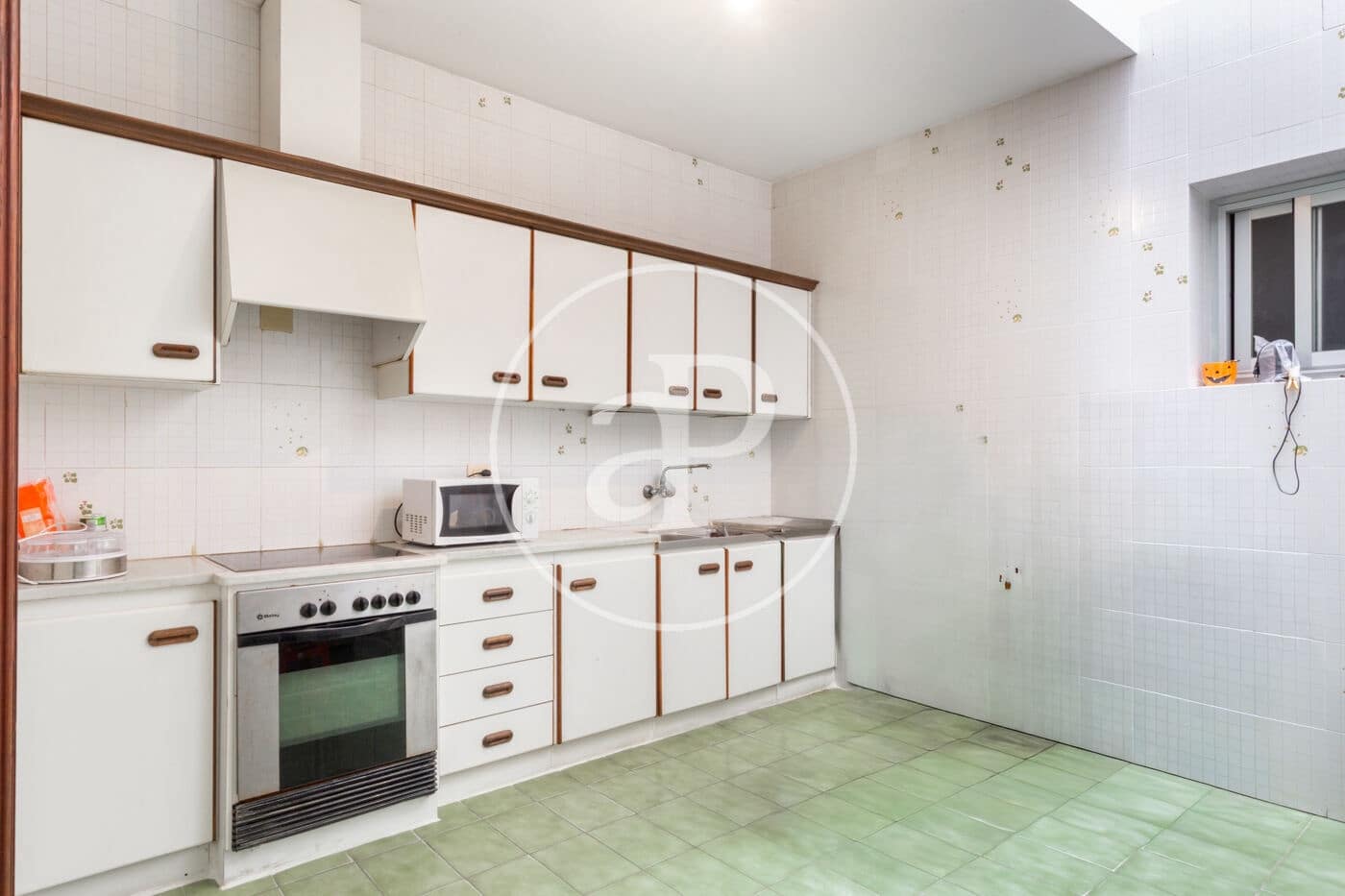 8 bedroom Villa for sale in Burriana / Borriana - € 210,000 (Ref: 9379117)