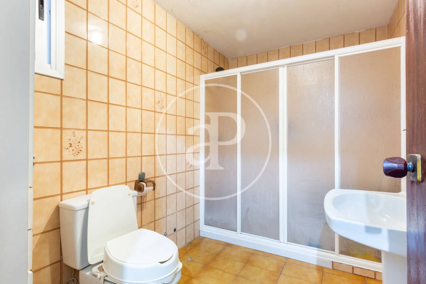 8 bedroom Villa for sale in Burriana / Borriana - € 210,000 (Ref: 9379117)