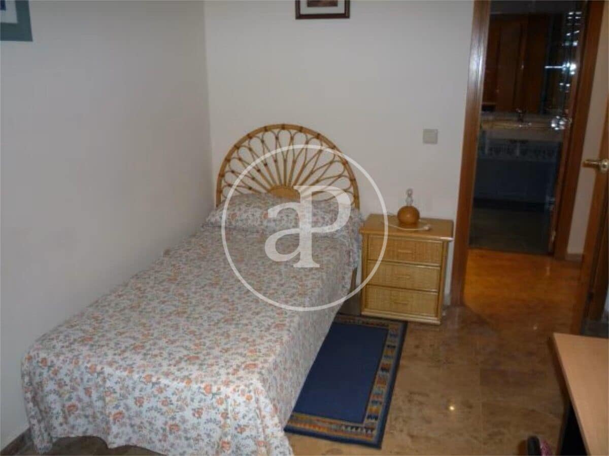 3 bedroom Apartment for rent in Valencia city with pool - € 1,900 (Ref: 9383019)