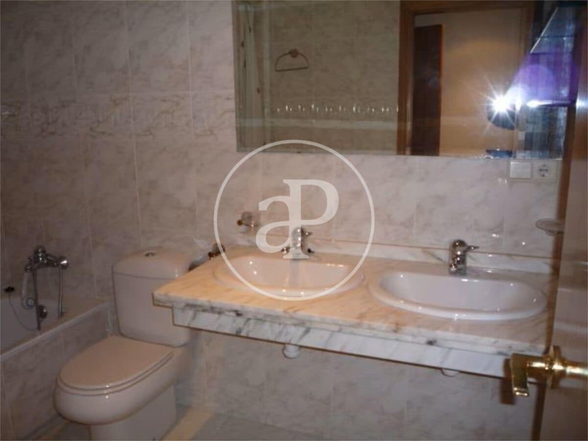 3 bedroom Apartment for rent in Valencia city with pool - € 1,900 (Ref: 9383019)