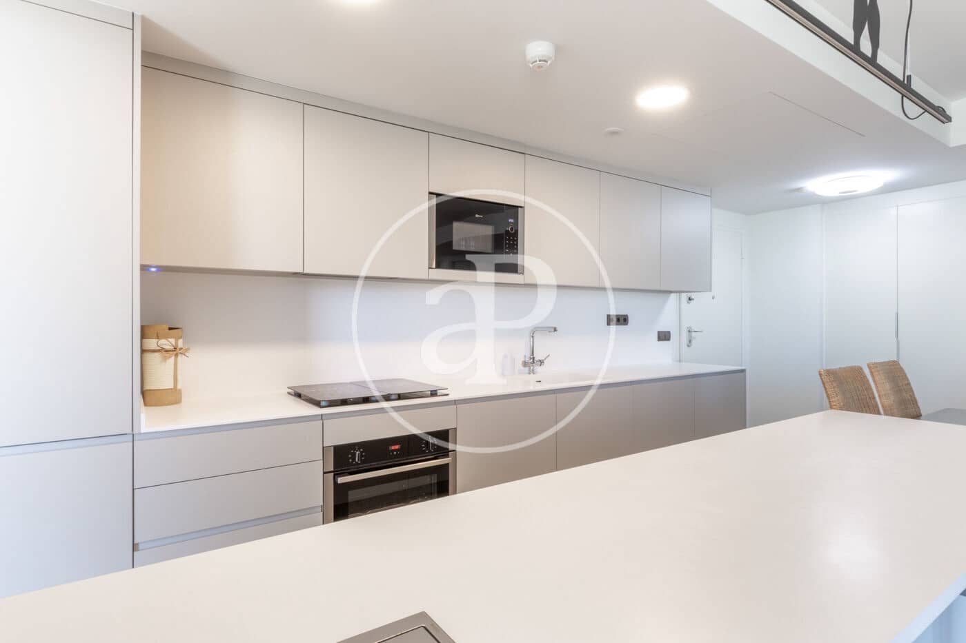 3 bedroom Apartment for rent in Valencia city with pool - € 3,900 (Ref: 9387995)