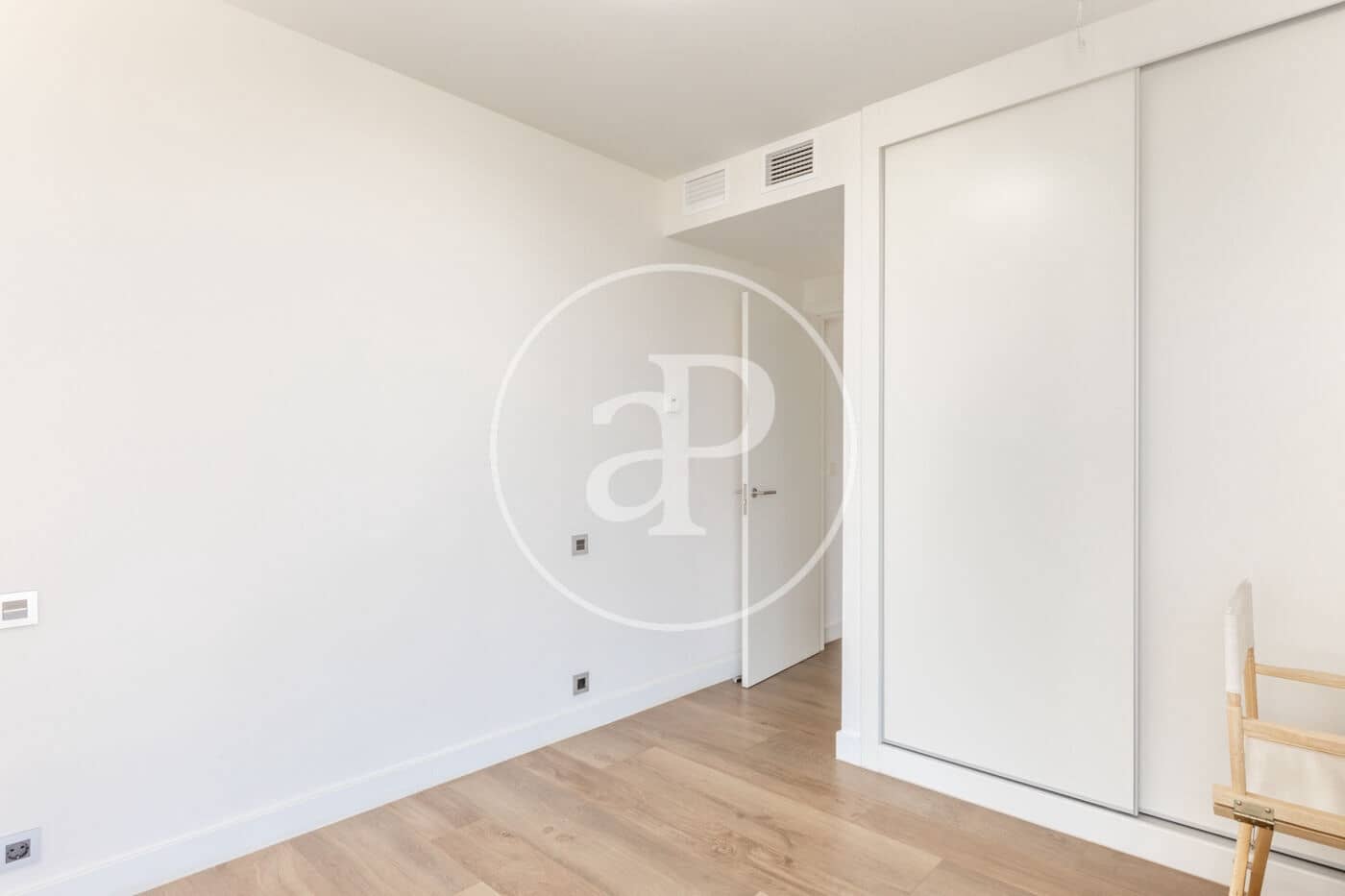 3 bedroom Apartment for rent in Valencia city with pool - € 3,900 (Ref: 9387995)