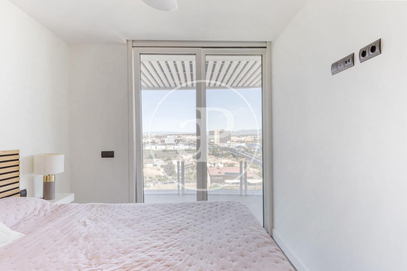 3 bedroom Apartment for rent in Valencia city with pool - € 3,900 (Ref: 9387995)