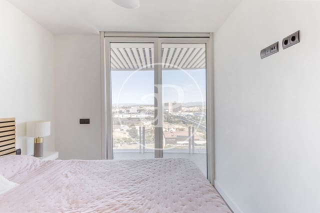 3 bedroom Apartment for rent in Benicalap, Valencia city with pool - € 3,900 (Ref: 9387995)