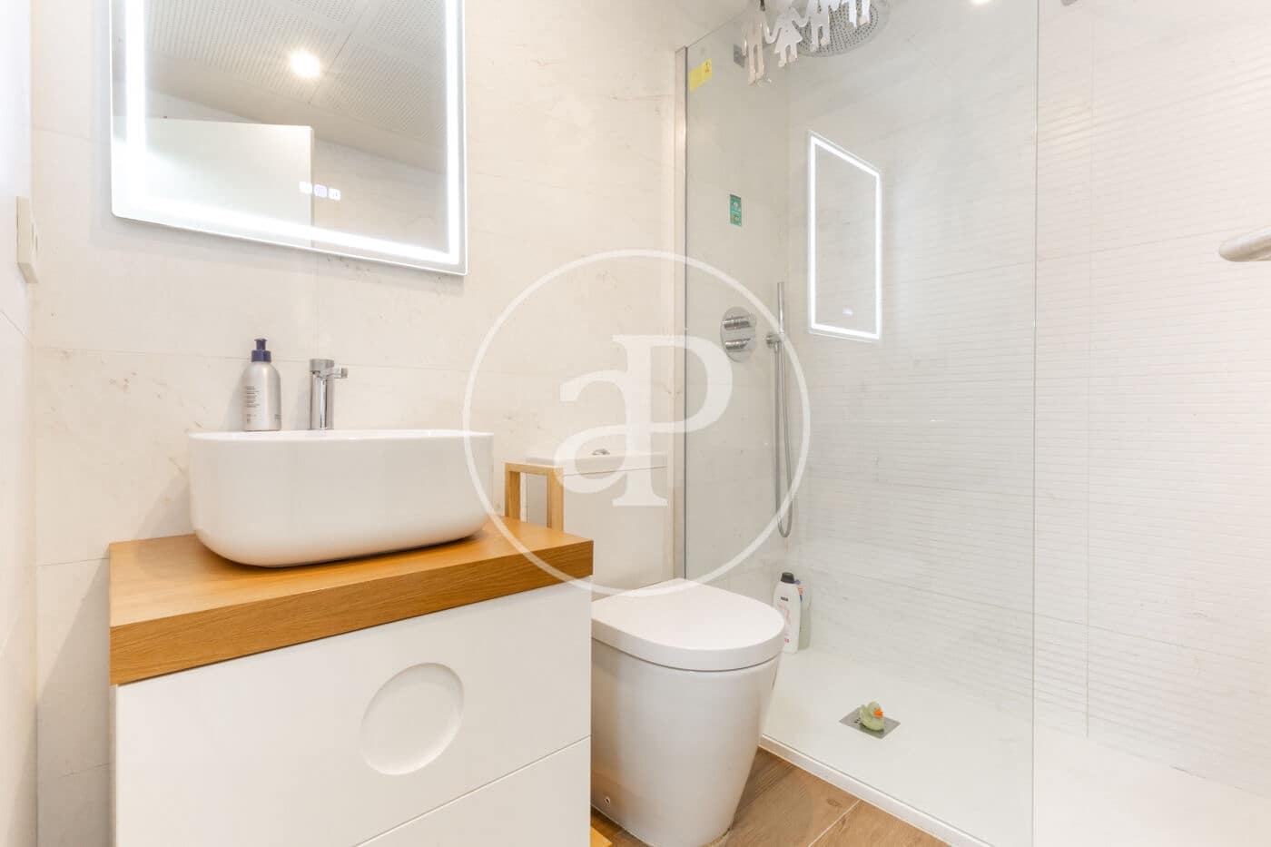 3 bedroom Apartment for rent in Valencia city with pool - € 3,900 (Ref: 9387995)