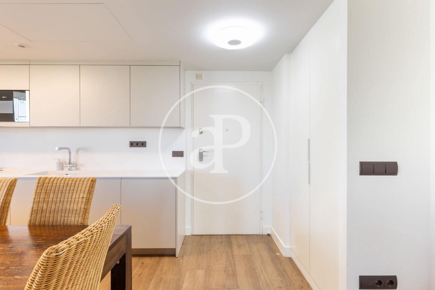 3 bedroom Apartment for rent in Valencia city with pool - € 3,900 (Ref: 9387995)