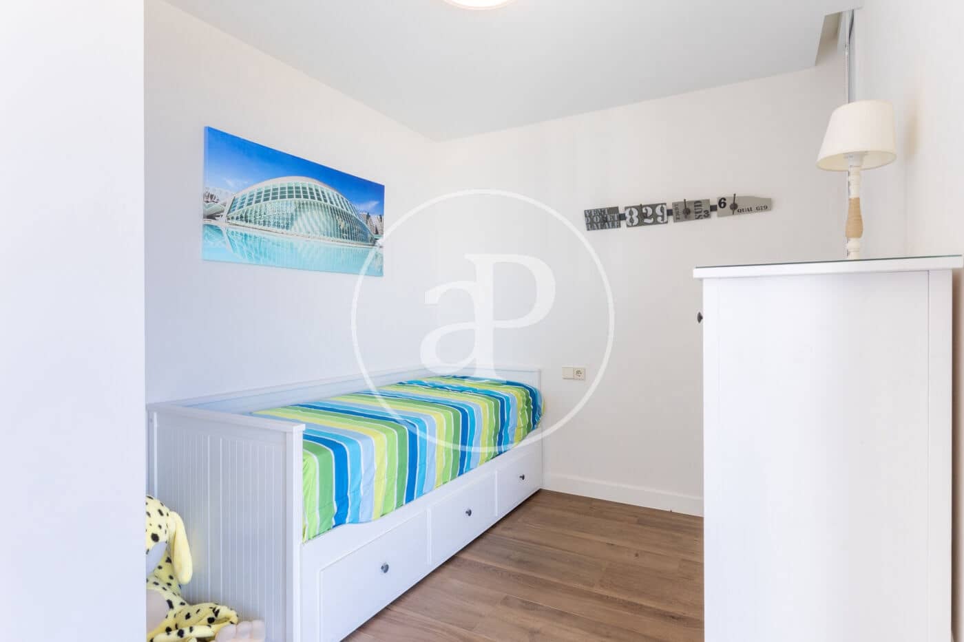 3 bedroom Apartment for rent in Valencia city with pool - € 3,900 (Ref: 9387995)