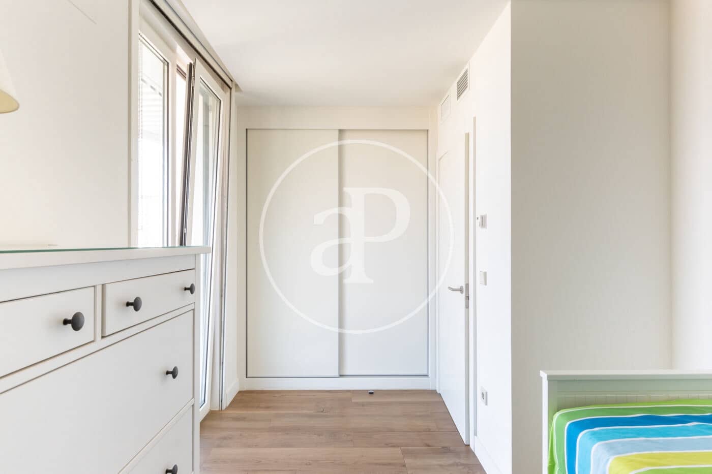 3 bedroom Apartment for rent in Valencia city with pool - € 3,900 (Ref: 9387995)