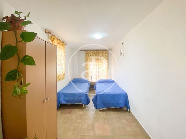 4 bedroom Villa for sale in Llíria with pool - € 272,000 (Ref: 9387996)