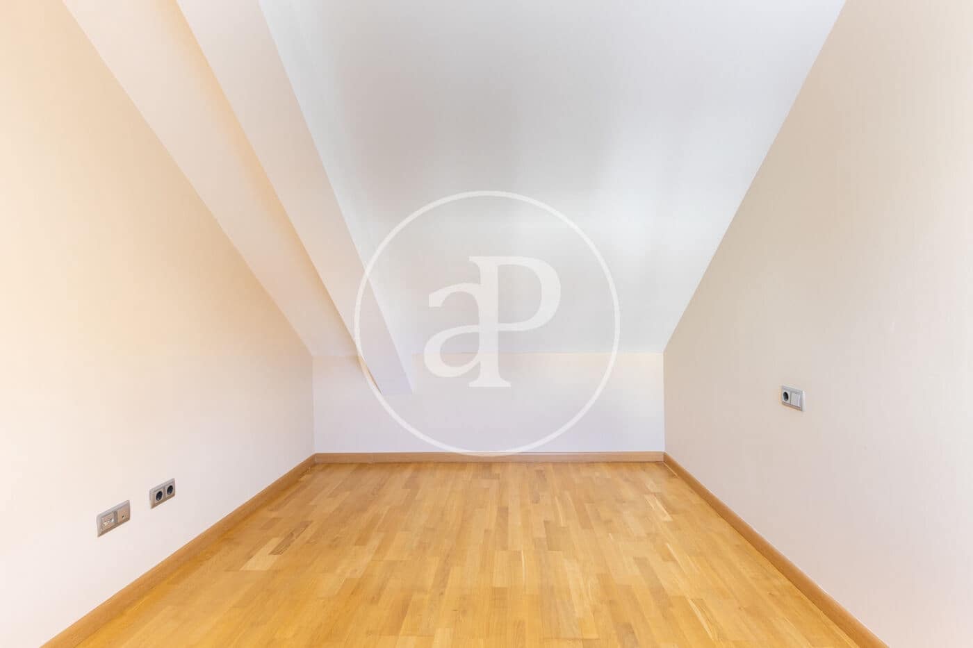 3 sypialnia Penthouse do wynajęcia w Miasto Walencja - 3 000 € (Ref: 9387998)