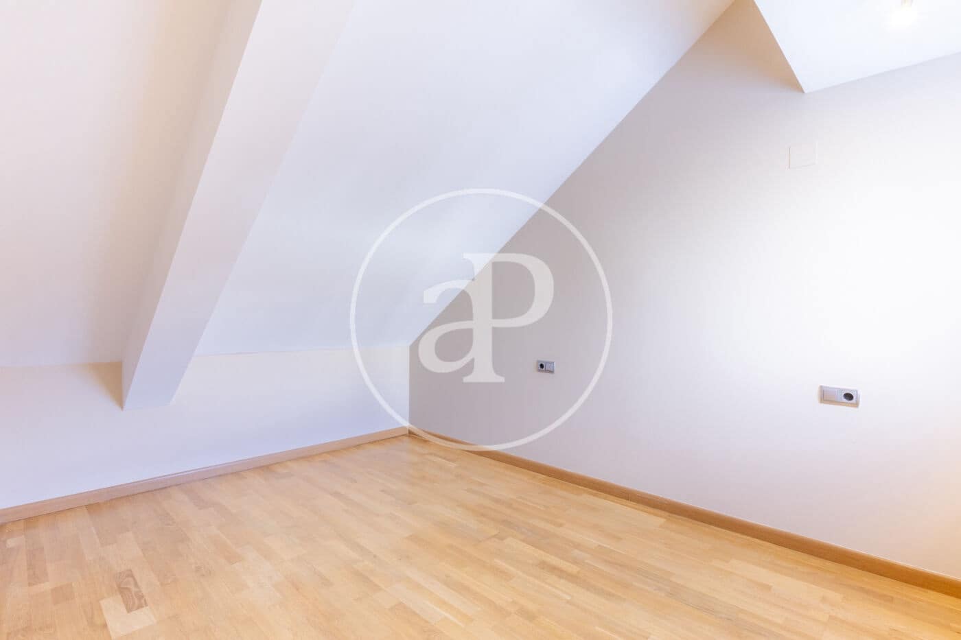 3 sypialnia Penthouse do wynajęcia w Miasto Walencja - 3 000 € (Ref: 9387998)